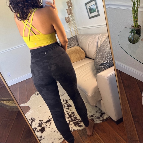 Lululemon Wunder Camo Legging - Size 6 - Picture 2 of 4